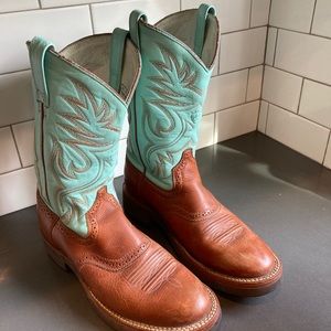 Women’s Ariat boots